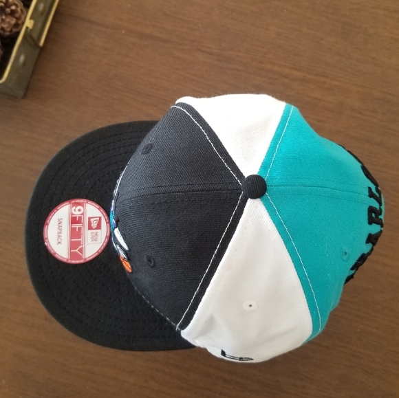 New Era HardWood Classics Charlotte Hornets Snapback Hat🏀🐝 - Picture 2 of 10